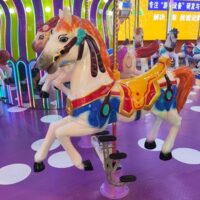 HOLIDAY CAROUSEL ライト付き音楽キャラセル Amazon.com: Kurt Adler 11.1-inch Battery Operated Multicolor LED